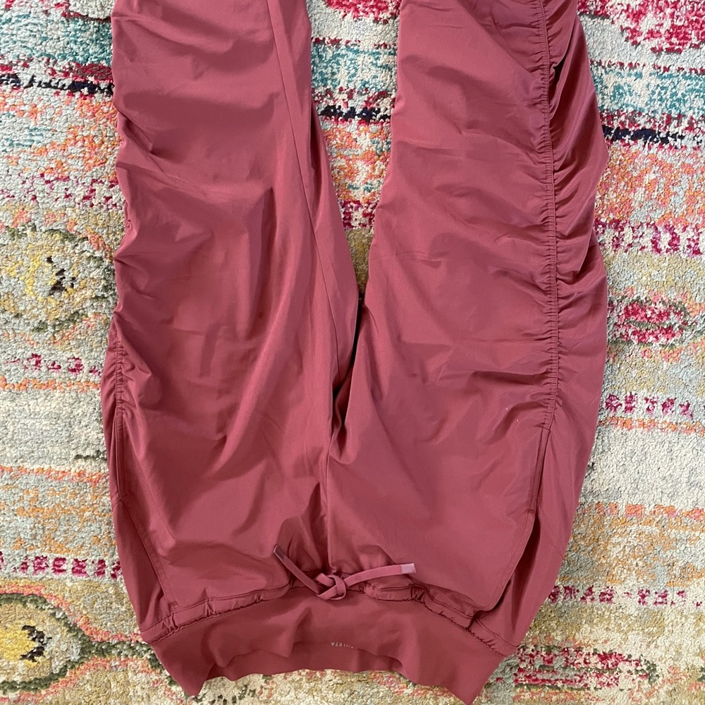 Lined Athleta joggers size 8